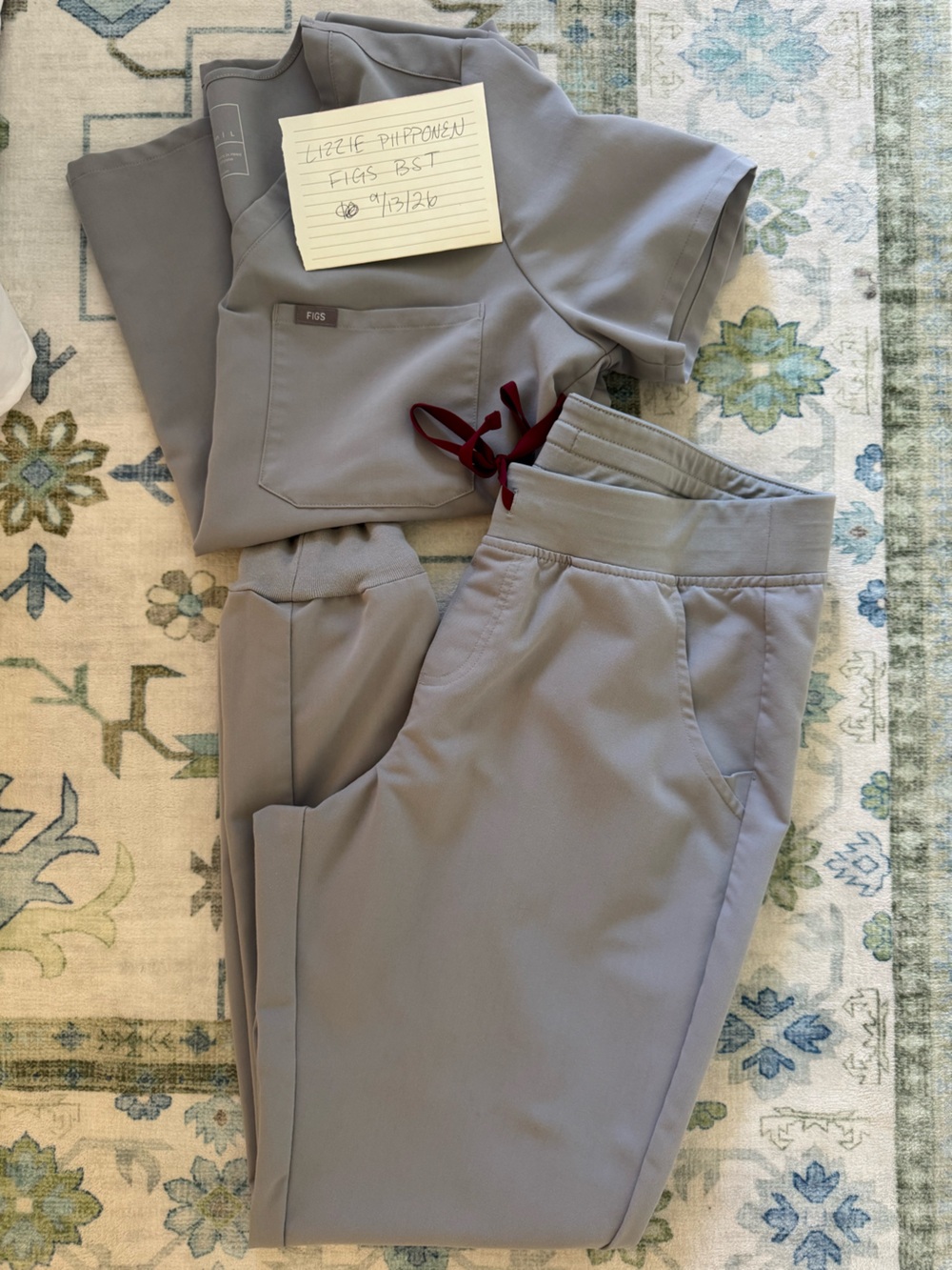 Figs Women’s Gray Scrub Pants and Top Set